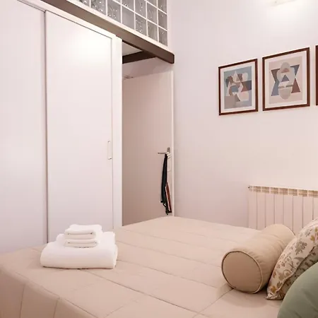 Unique Historic Factory Duplex - Only 15 Min Walk To Ramblas Lejlighed